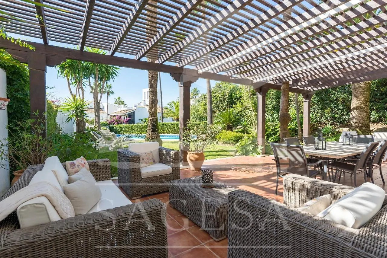 Jardines De Las Golondrinas Marbella