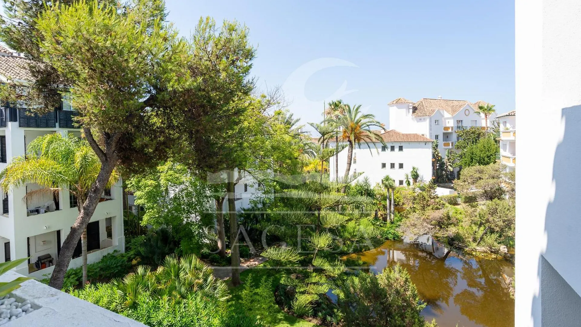 Jardines De Las Golondrinas מארבלה